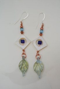 Lampworks leaf and Mother of Pearl diamonds and Crystals earrings - DSC_1214